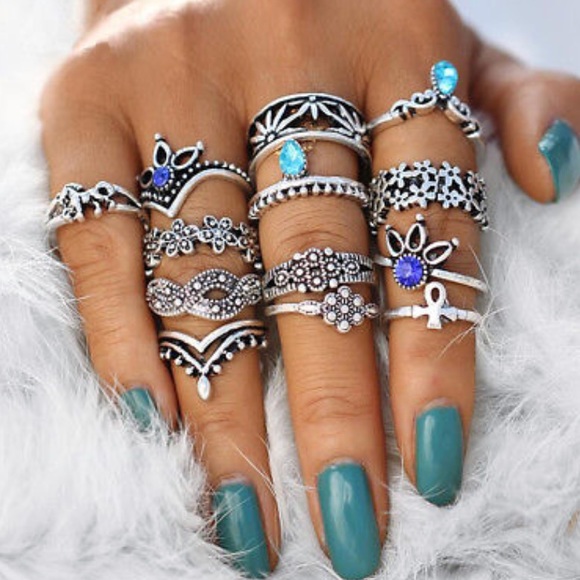 Jewelry - 13 Desert Flower Ring Set